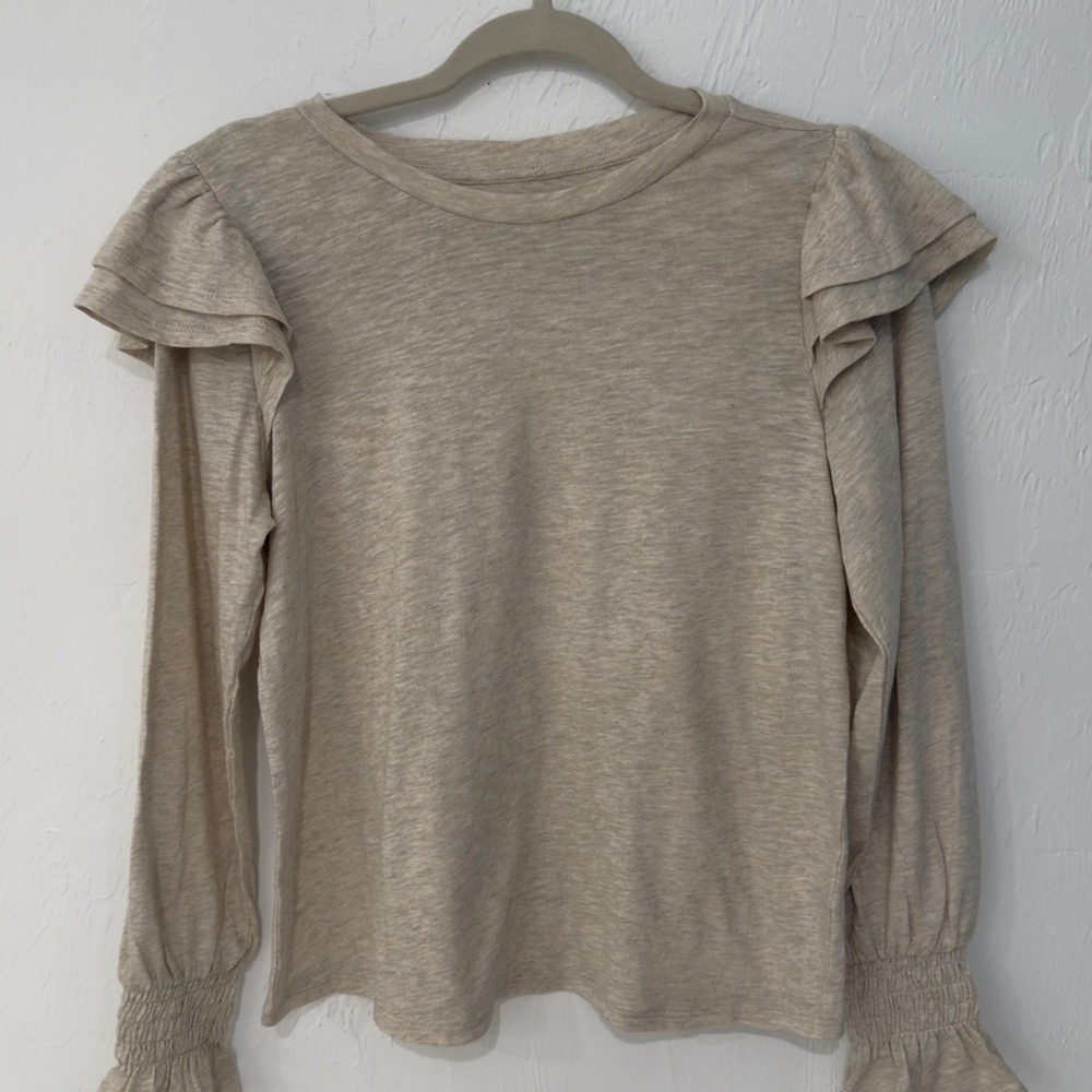 ana A New Approach Oatmeal Heather Ruffle Shoulder Smocked Top PS NEW - Picture 2 of 9